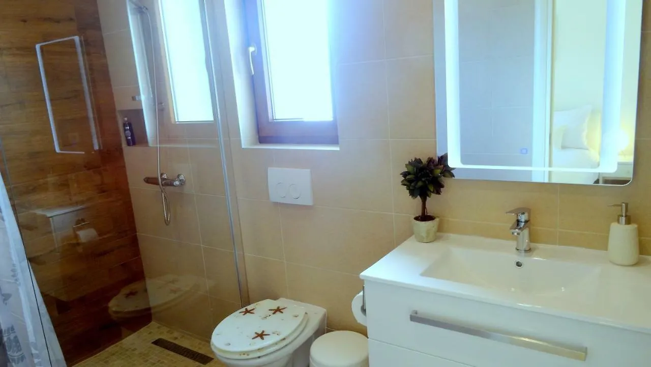 Villa Anna Kornic 0*,